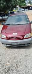 A picture of Toyota sienna engine and