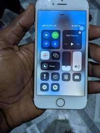 A picture of iphone 7 plai gb 128