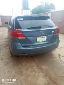 A picture of First body Toyota venza 2011 thumbstart with a very sound