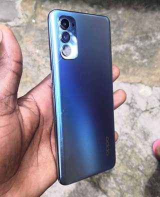 A picture of Oppo Reno 4 128gb ram 8gb PRICE 175 000