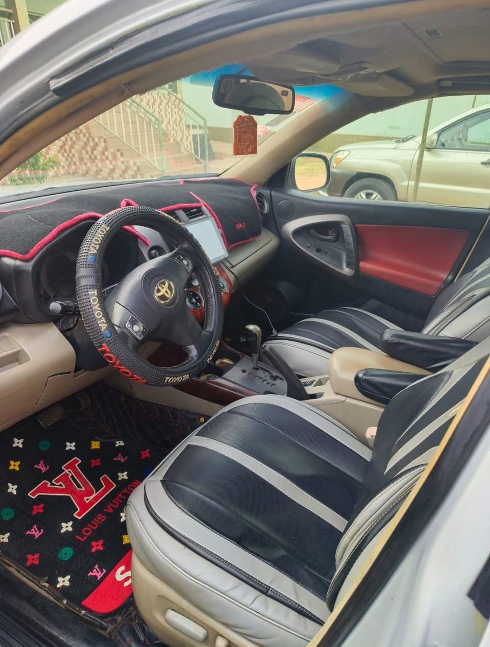 A picture of Toyota RAV4 V6 2008