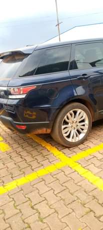 A picture of RANGE ROVER SPORT HSE 3.0L