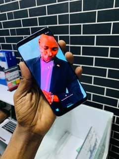 A picture of SAMSUNG S8