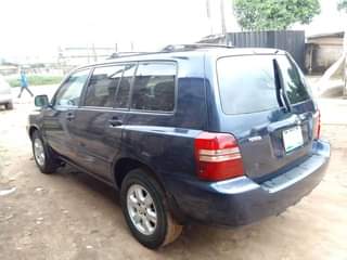 A picture of Toyota highlander 2004