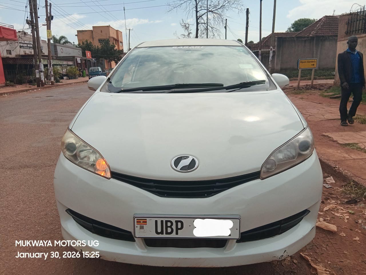 A picture of Toyota wish 2011