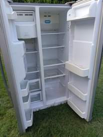 A picture of Samsung fridge double door inagandsha Sana bei 520000