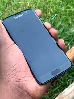 A picture of S7EDGE BLACK