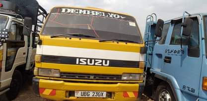 A picture of 2000 Fuso canter lorries carriers Japan Q