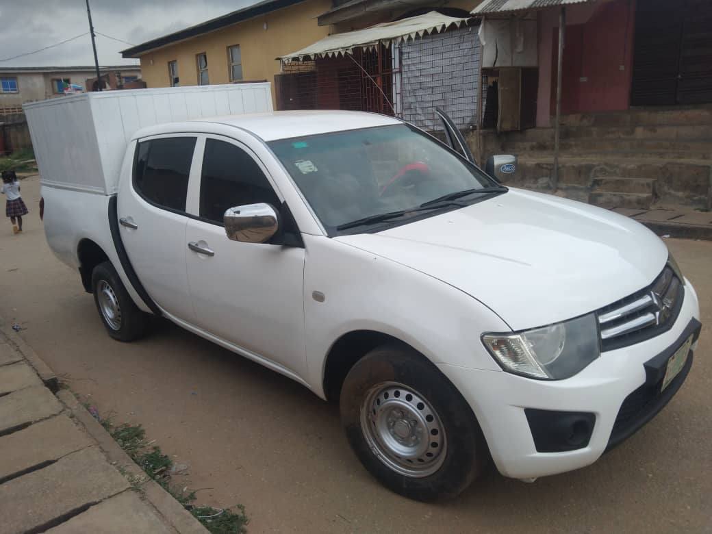 A picture of Mitsubishi l200 pickup