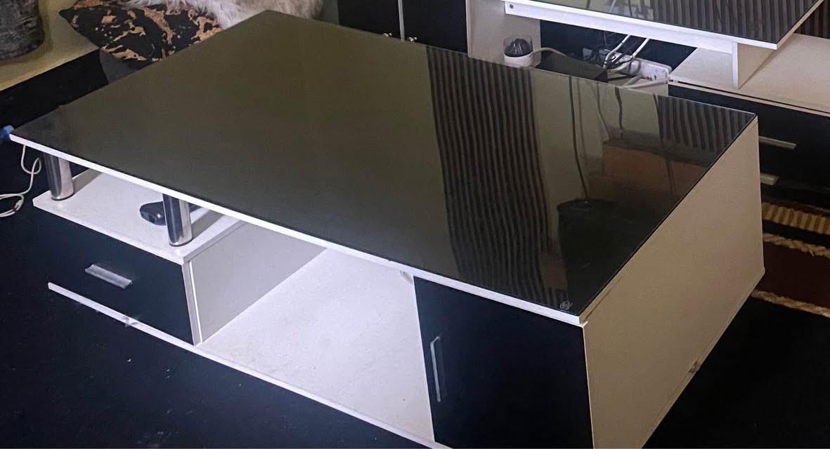 A picture of Show case coffee table