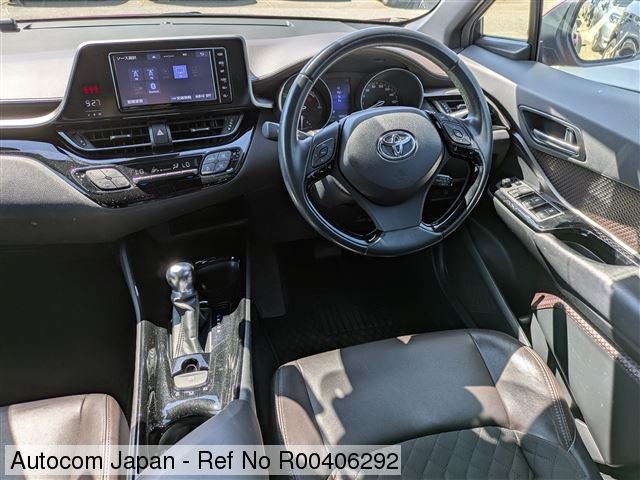 A picture of 2019 Toyota c hr hv