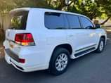 A picture of Landcruiser v8