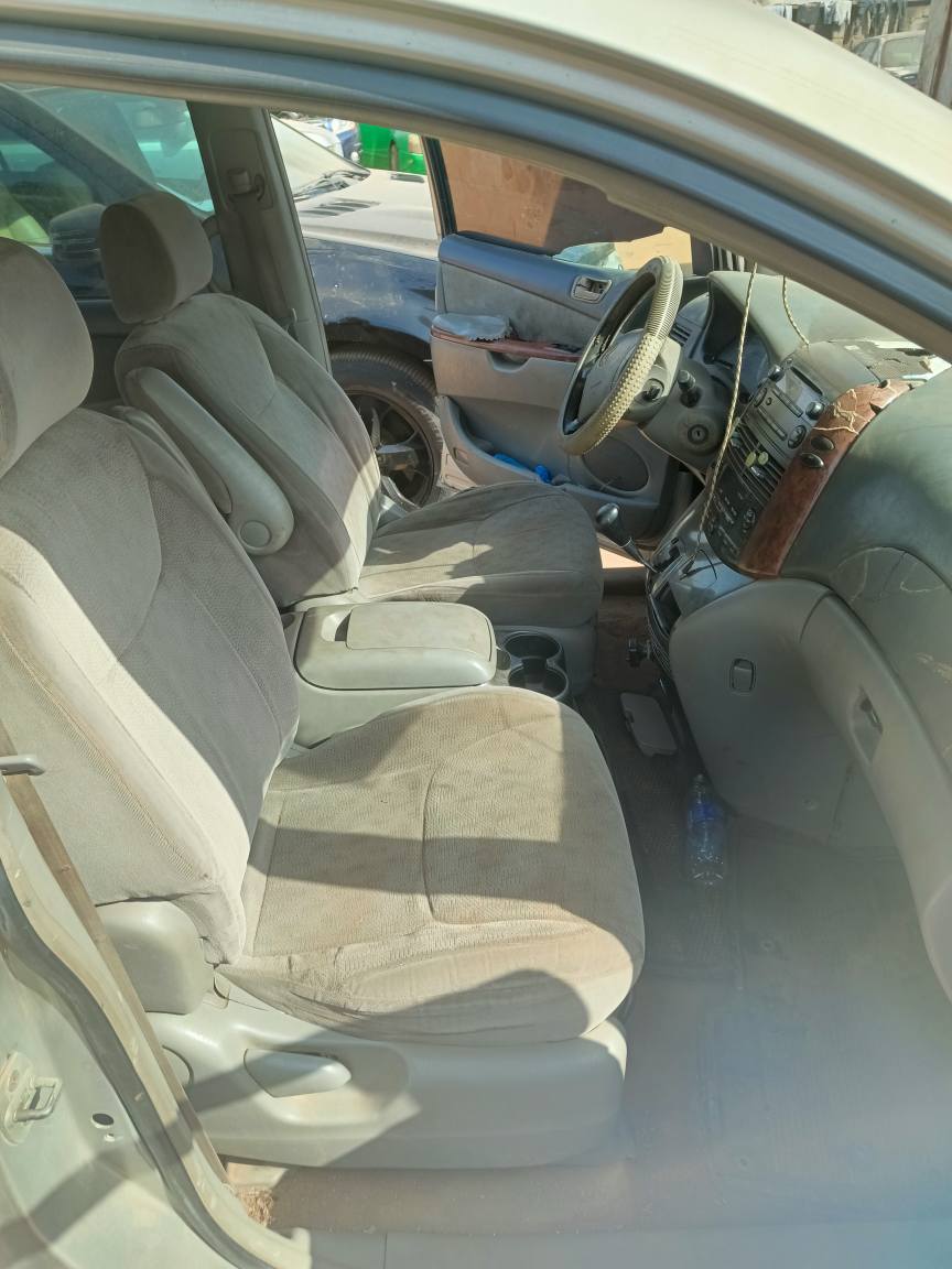 A picture of Distress my 2005 Toyota Sienna sound going for 2.750 call
