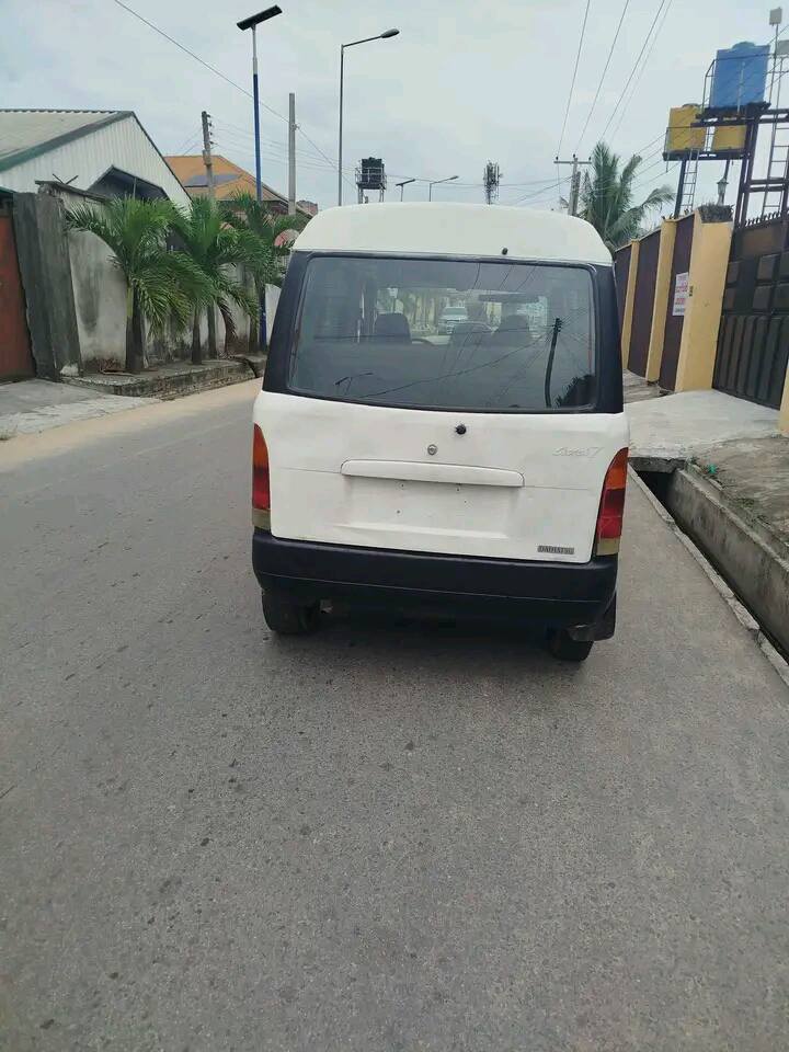 A picture of Hijet mini bus