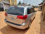 A picture of Toyota Sienna 2006 model