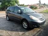 A picture of Toyota sienna 07