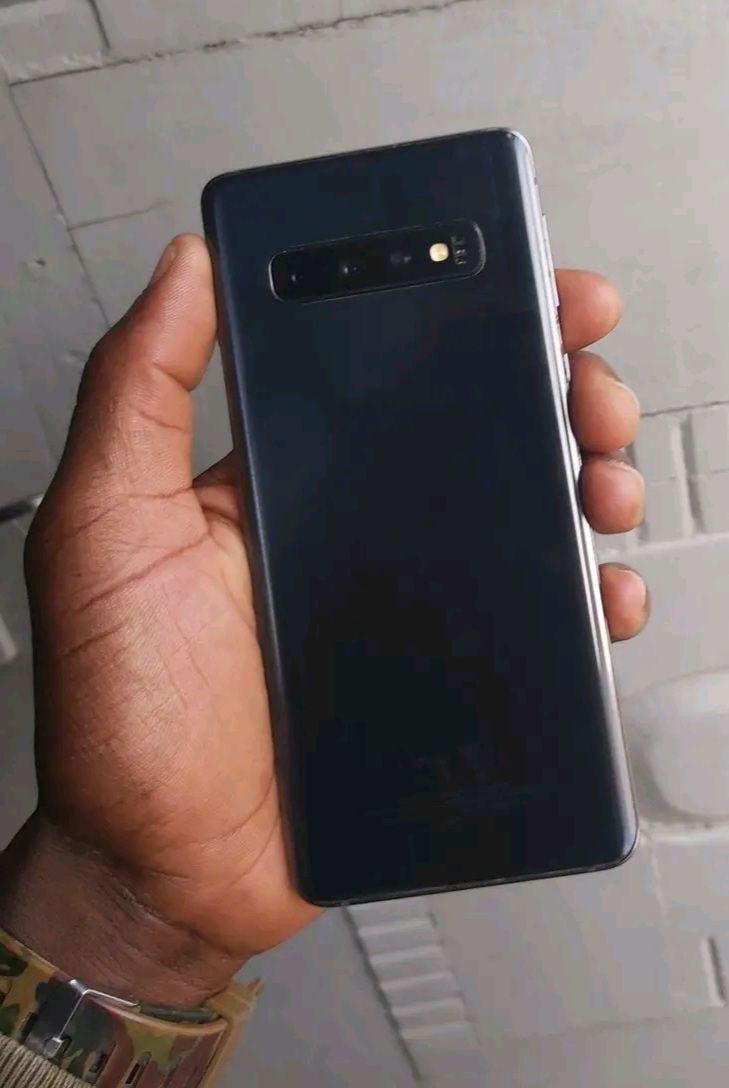 A picture of Samsung galaxy s10