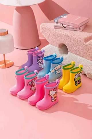 A picture of RAINCOAT RAINBOOT
