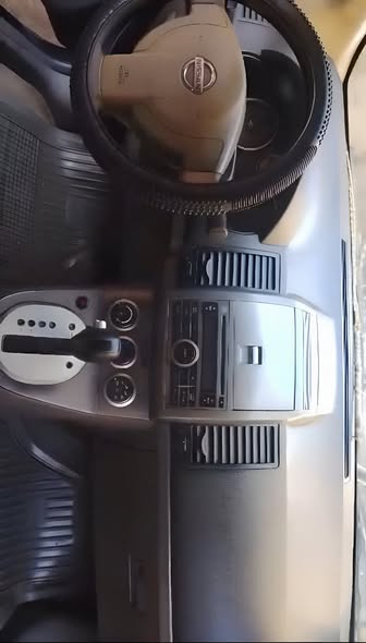 A picture of 09 Nissan sentra