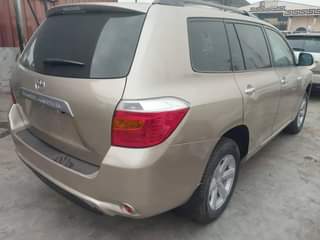 A picture of Classy Comfort Durable Exotic Toyota Highlander 08 09 limited edition