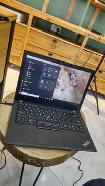A picture of Lenovo laptop kali FHD