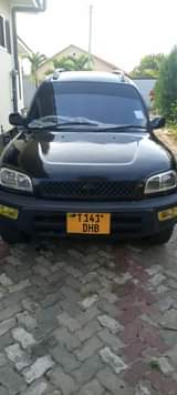 A picture of RAV4 OLD MODEL BEI M9 AINA CHANGAMOTO YEYOTE