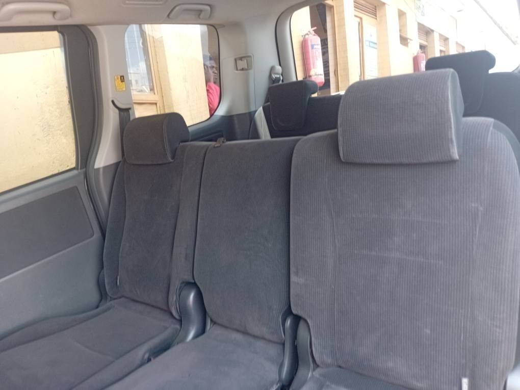 A picture of Toyota noah
