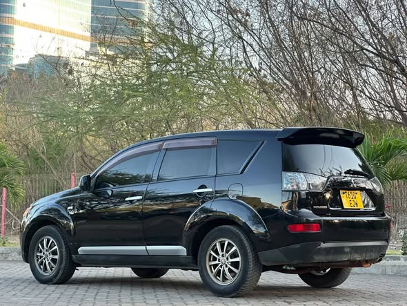 A picture of MITSUBISH OUTLANDER TSH 18 9Mil 0719524698