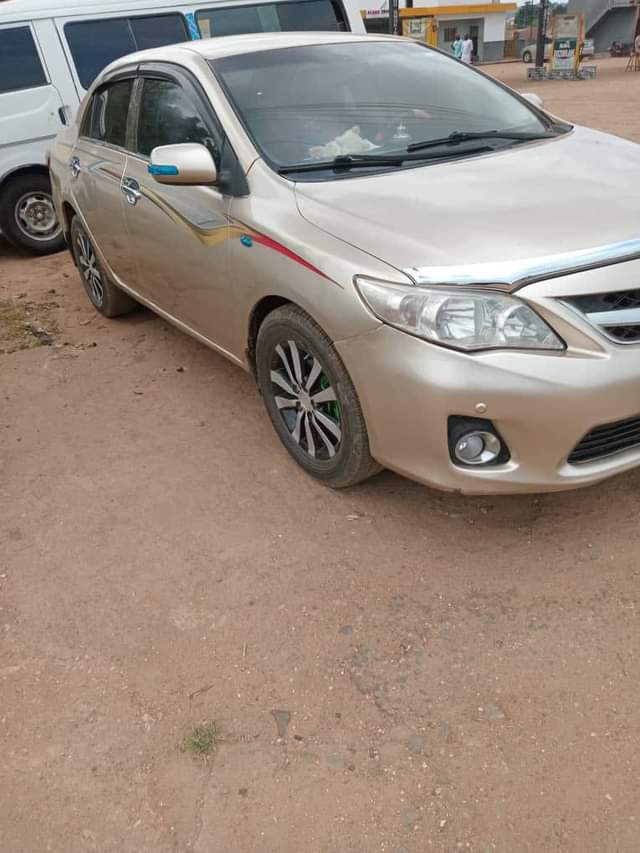 A picture of 2012 Toyota Corrolla with unscrew engine and gear plus chilling