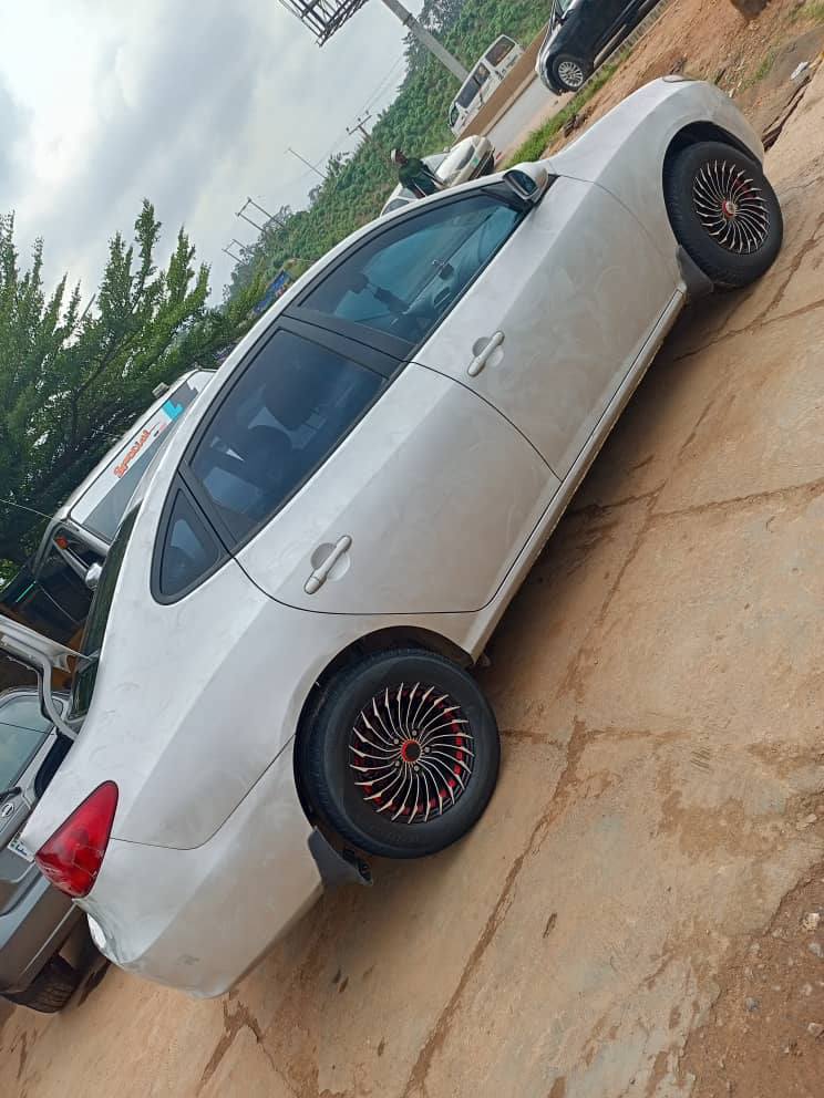 A picture of Fast fingers today deal money needed asap Hyundai Elantra 08
