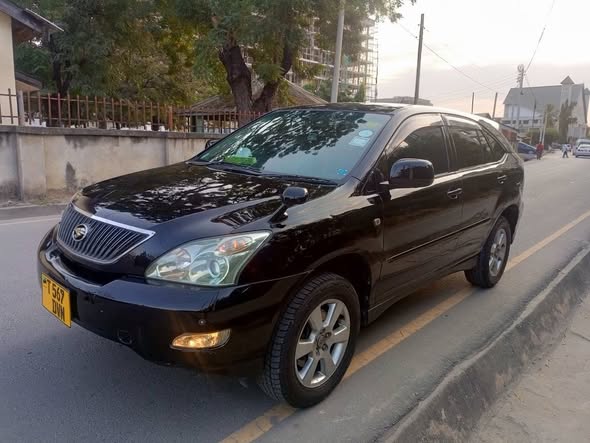A picture of Toyota harrier inauzwa 26 5million maongezi