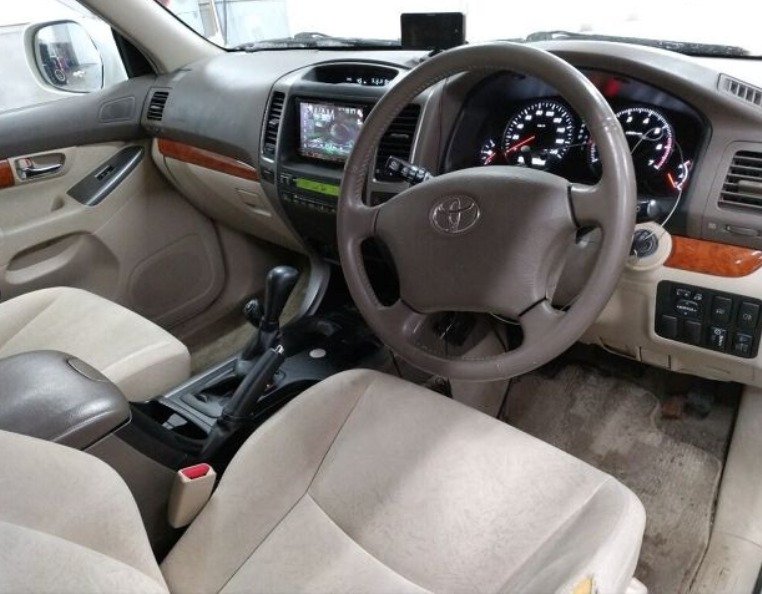 A picture of 2006 Toyota land cruiser prado