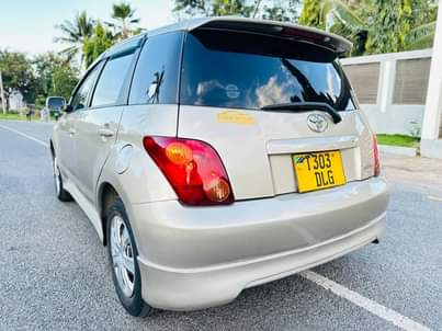 A picture of Toyota ist milion 9 9 Ipo mwanza Automatic Engine safi