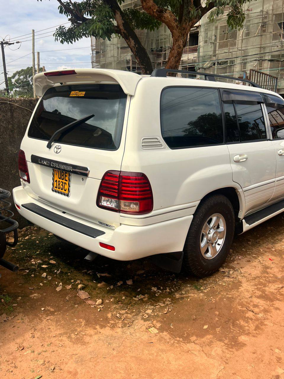 A picture of LAND CRUISER V8