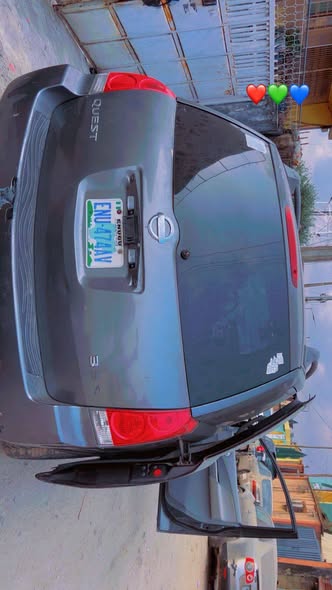A picture of Nissan quest 05