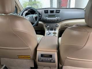 A picture of Well Maintained Registered TOYOTA HIGHLANDER 2010 Model with V6 Engine