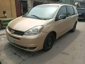 A picture of Toyota sienna 05 06 Engine and gear Ac chilling Body