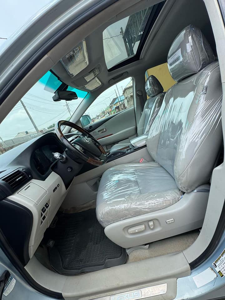 A picture of Tokunbo rx 350 2010