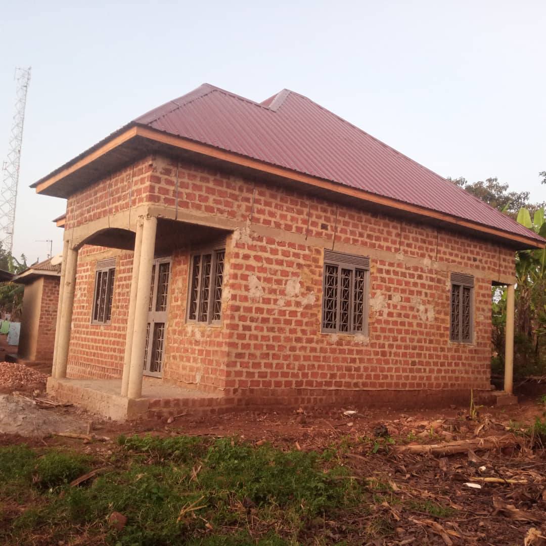 A picture of Selling house