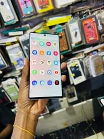 A picture of Samsung galaxy Note 10 plus 5G Storage 256gbs 12gb ram
