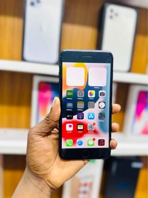 A picture of Iphone 7 plus gb128
