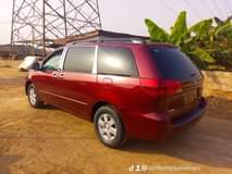 A picture of 05 Toyota sienna