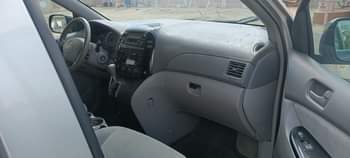 A picture of Sienna 2005 model first body
