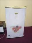 A picture of Mr UK fridge single door inagandisha sana na kupoza vzr