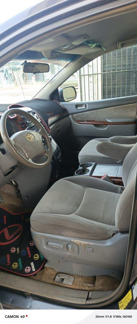 A picture of Toyota sienna 2008