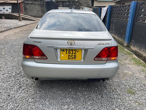 A picture of TOYOTA CROWN ATHLETE