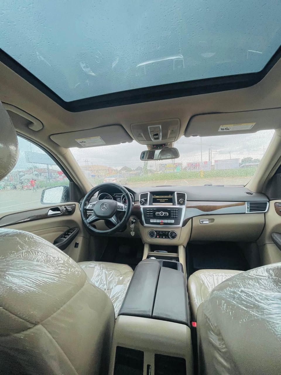 A picture of ML350 2013Model on belt Fullest Option unregistered 25million
