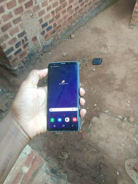 A picture of Sumsang galaxy s9 2sim