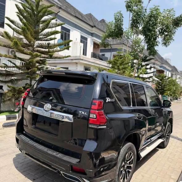 A picture of FOREIGN USED 2016 TOYOTA PRADO TXL