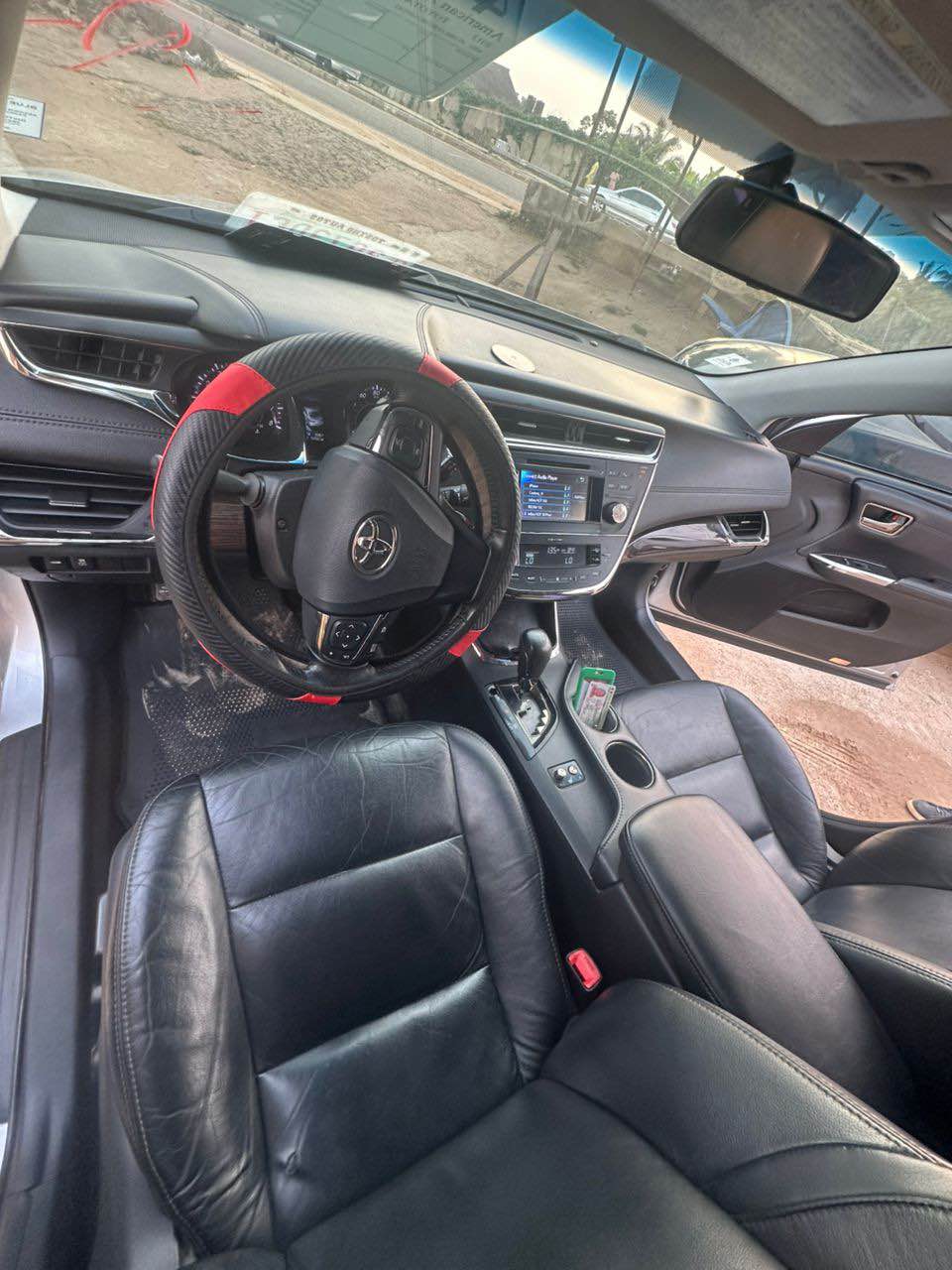 A picture of Toyota Avalon 2014